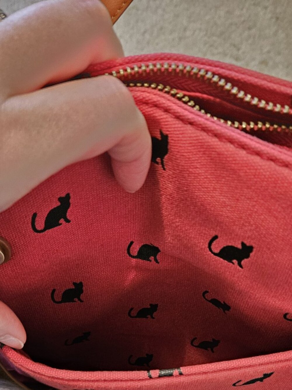 Modcloth Camp Director Tote Red Canvas with Cat Print and Leather Handles - Picture 8 of 8